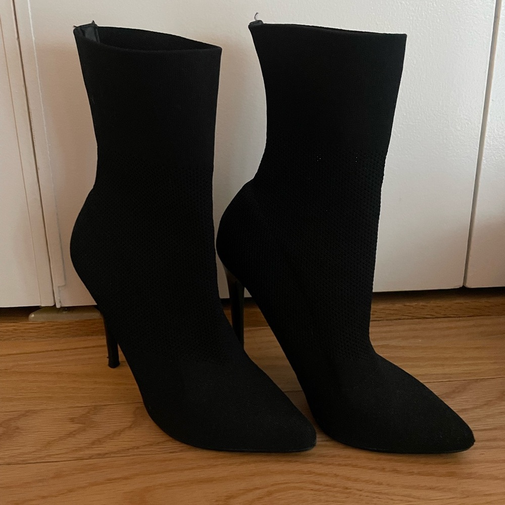 Steve Madden Discreet Boot in Black
